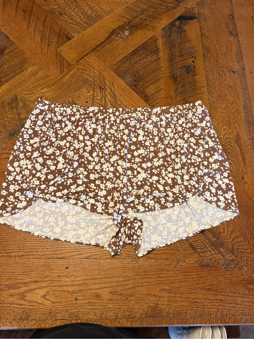NWOT 4x Old Navy Brown and White Floral Tie-Front Pajama Shorts- super soft